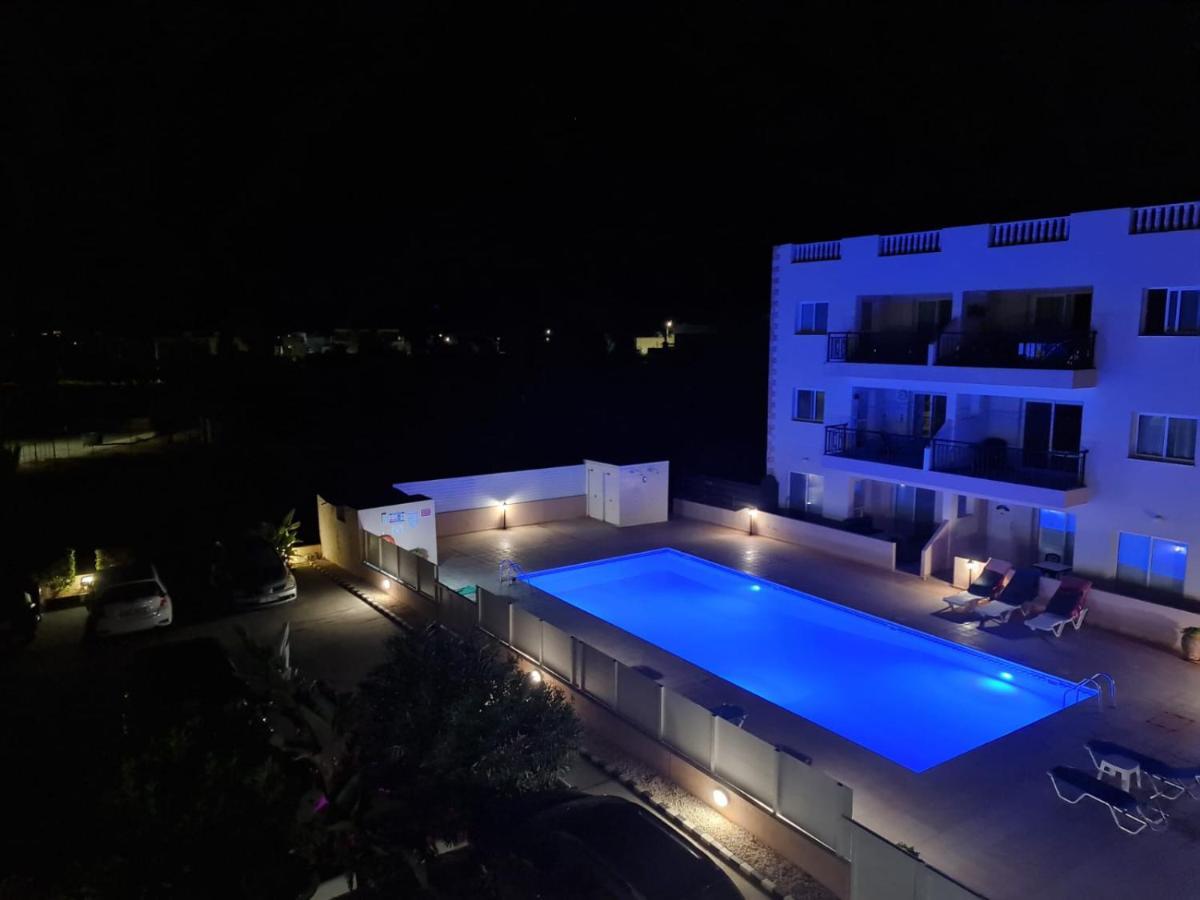 Stunning Views' With Pool Апартаменты *